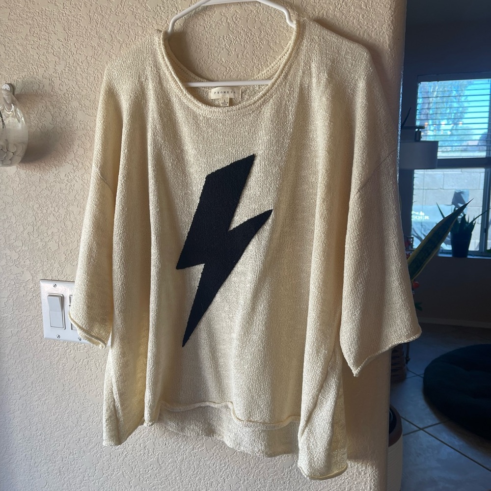 L knit cream colored loose long sleeve shirt